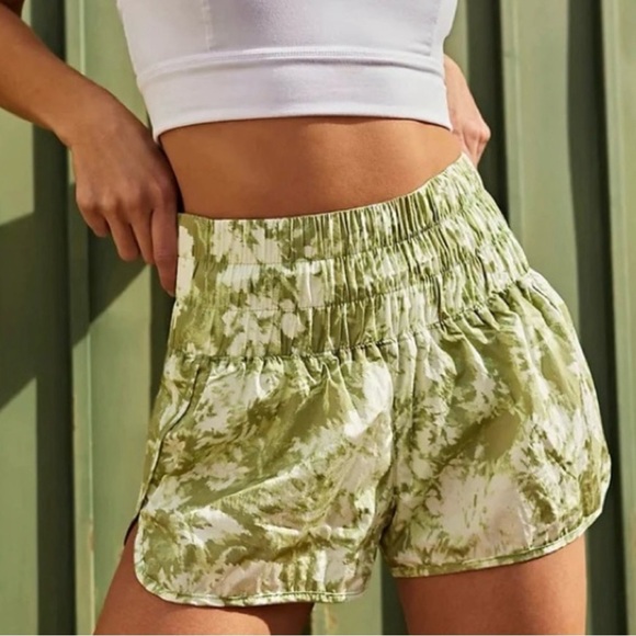 NWT, FP Movement The Way Home Printed Shorts in Green/White Print, Size Medium - Picture 1 of 10